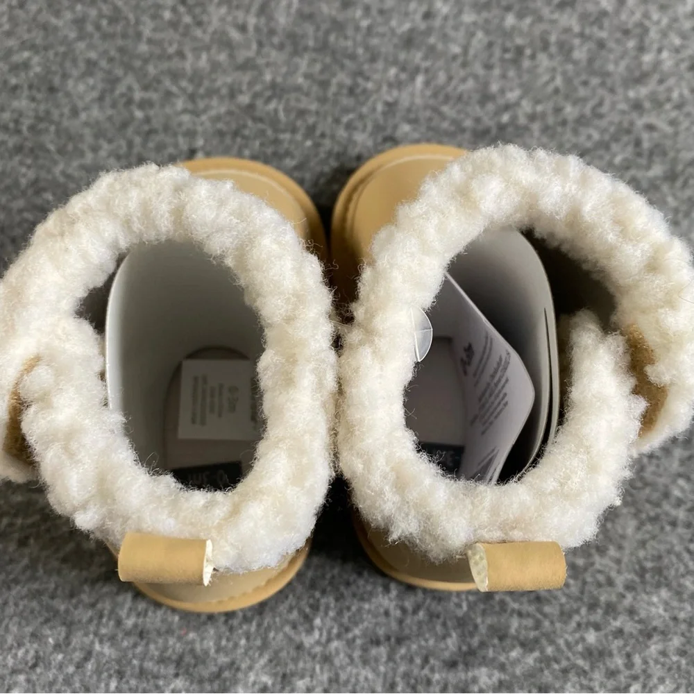 Carter’s Baby Shoes Size 0-3 Months Cozy Tan Baby Booties with White‎ Fleece New